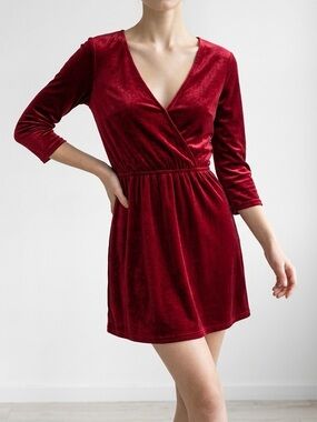 💥 H&M Velvet Wrap-Front Red Dress Size 6 *flawed